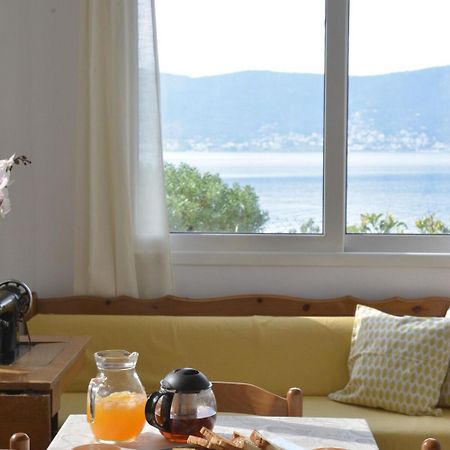 Salamis Beachfront House ภายนอก รูปภาพ