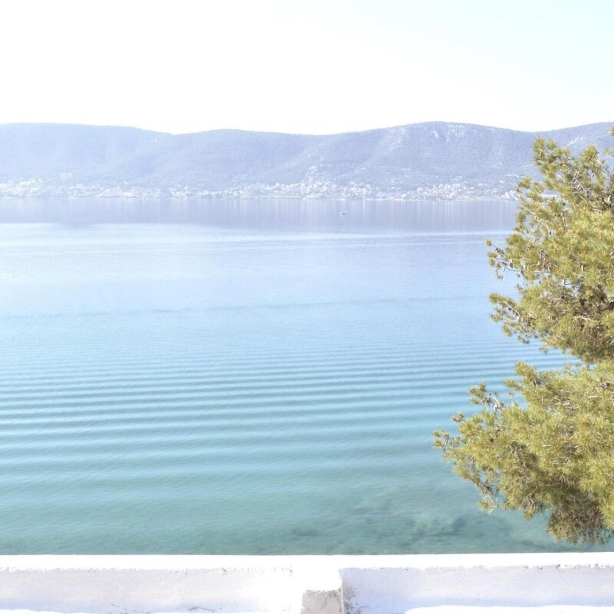 Salamis Beachfront House ภายนอก รูปภาพ