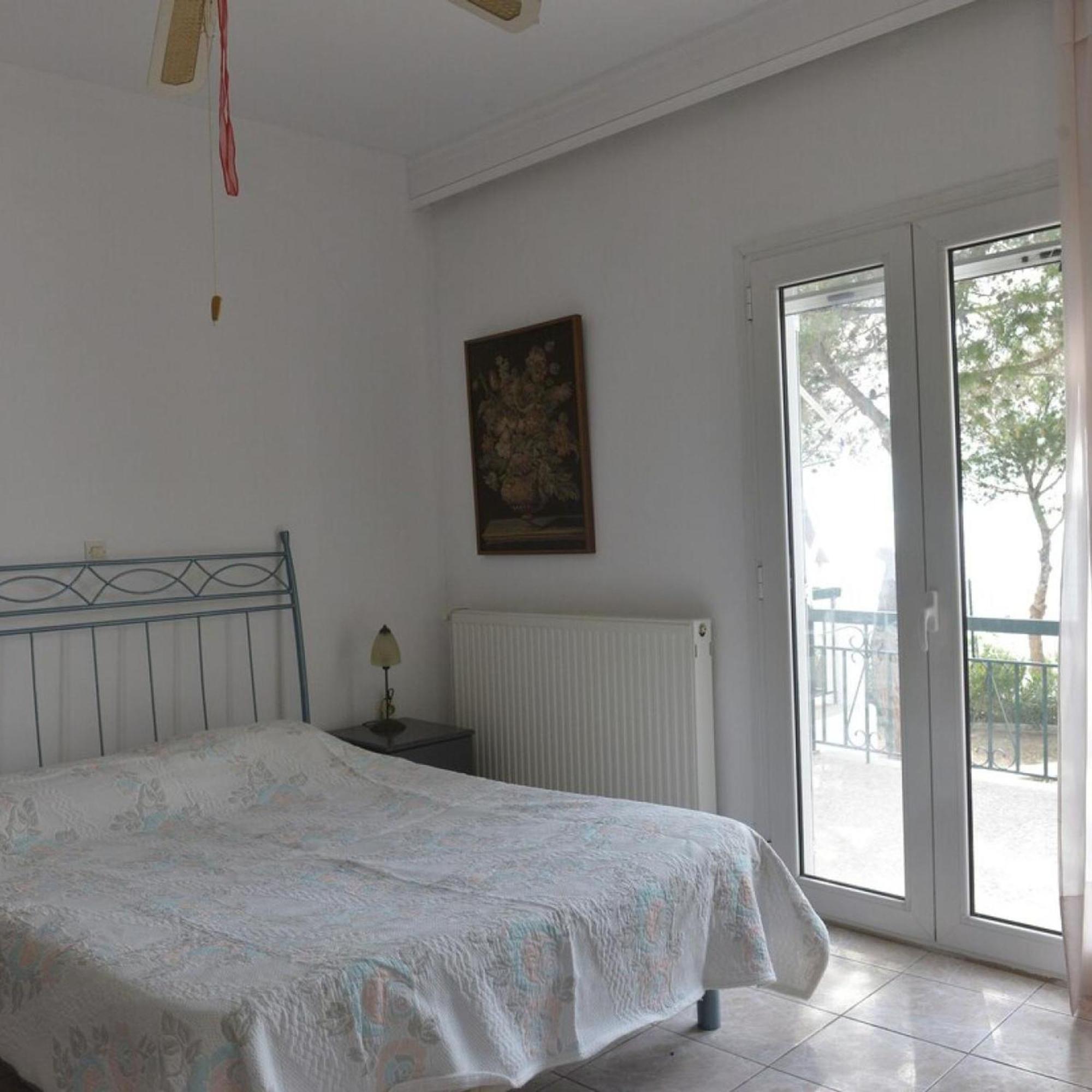Salamis Beachfront House ภายนอก รูปภาพ