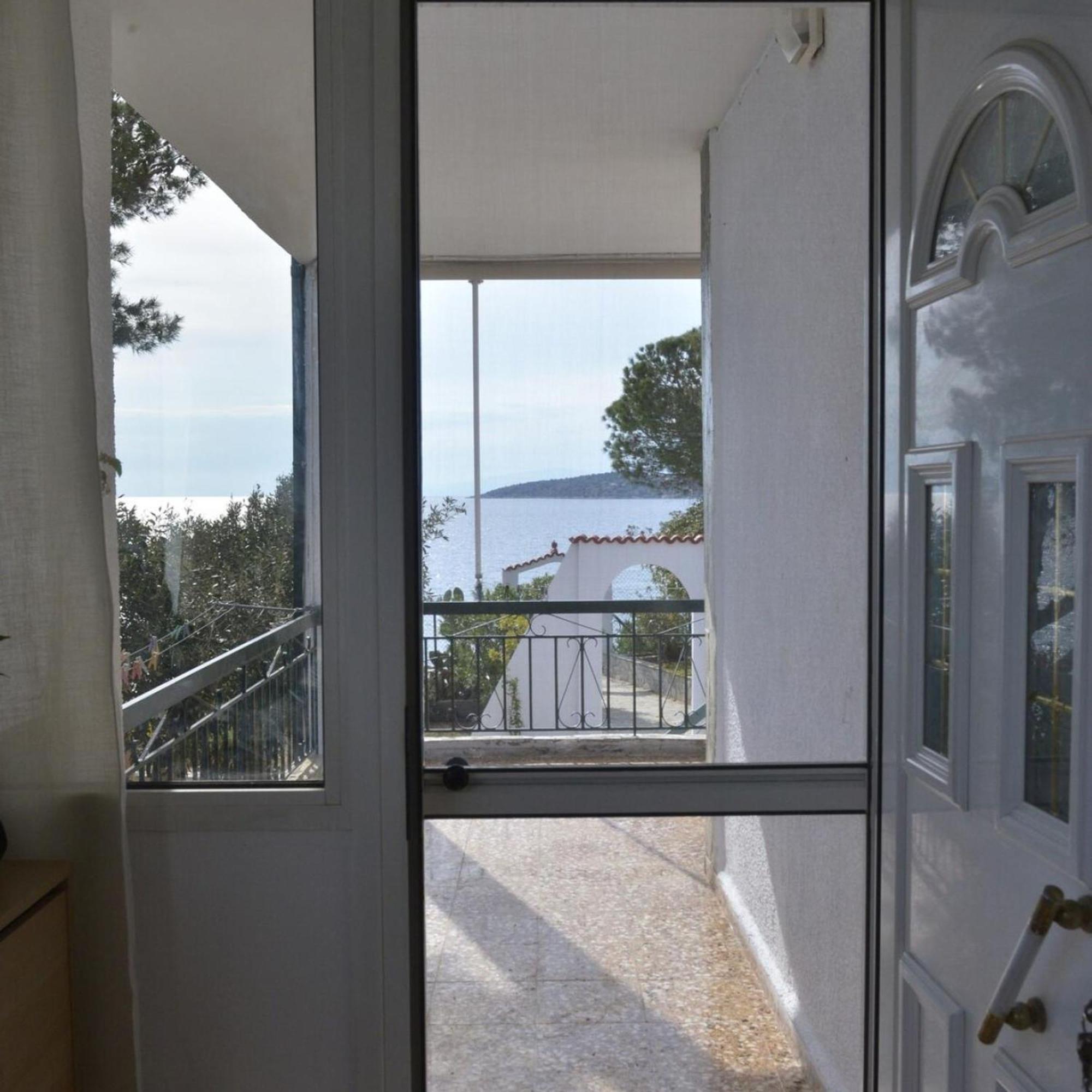 Salamis Beachfront House ภายนอก รูปภาพ