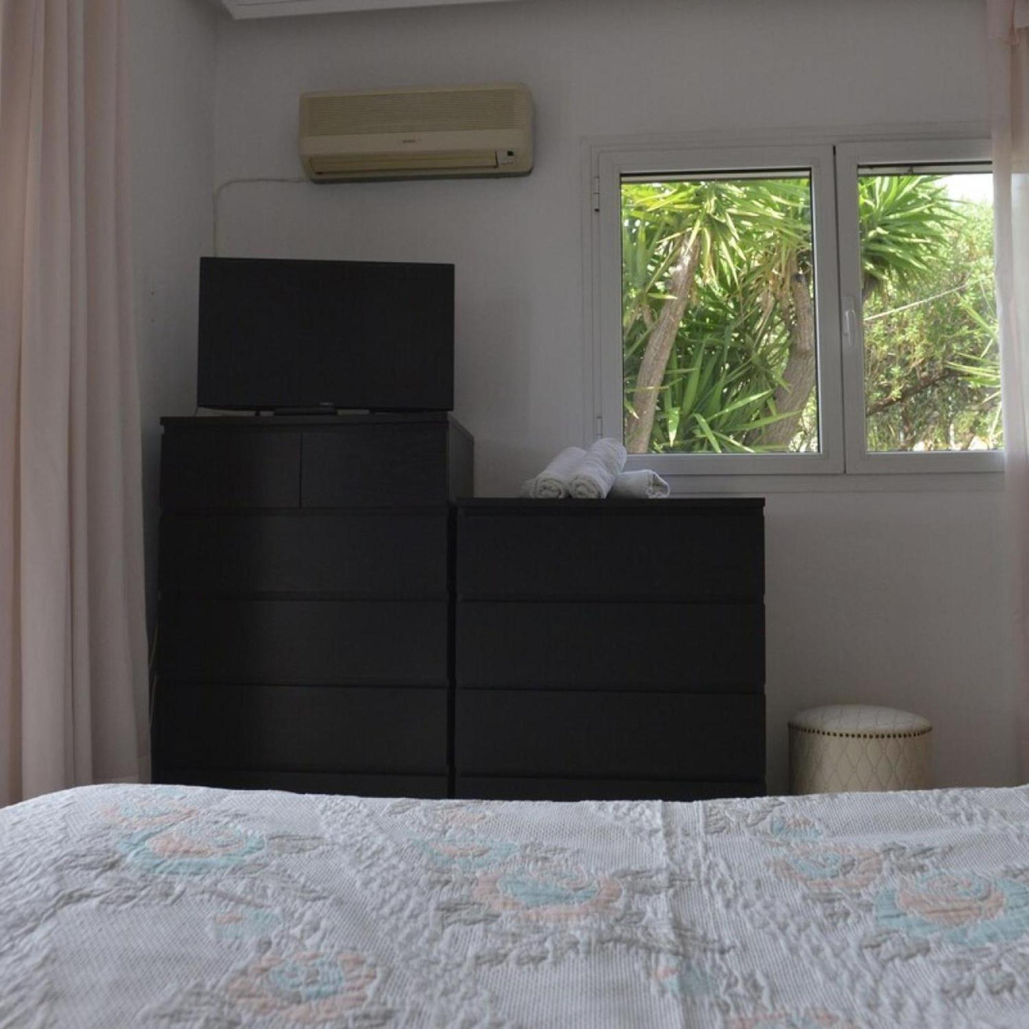 Salamis Beachfront House ภายนอก รูปภาพ