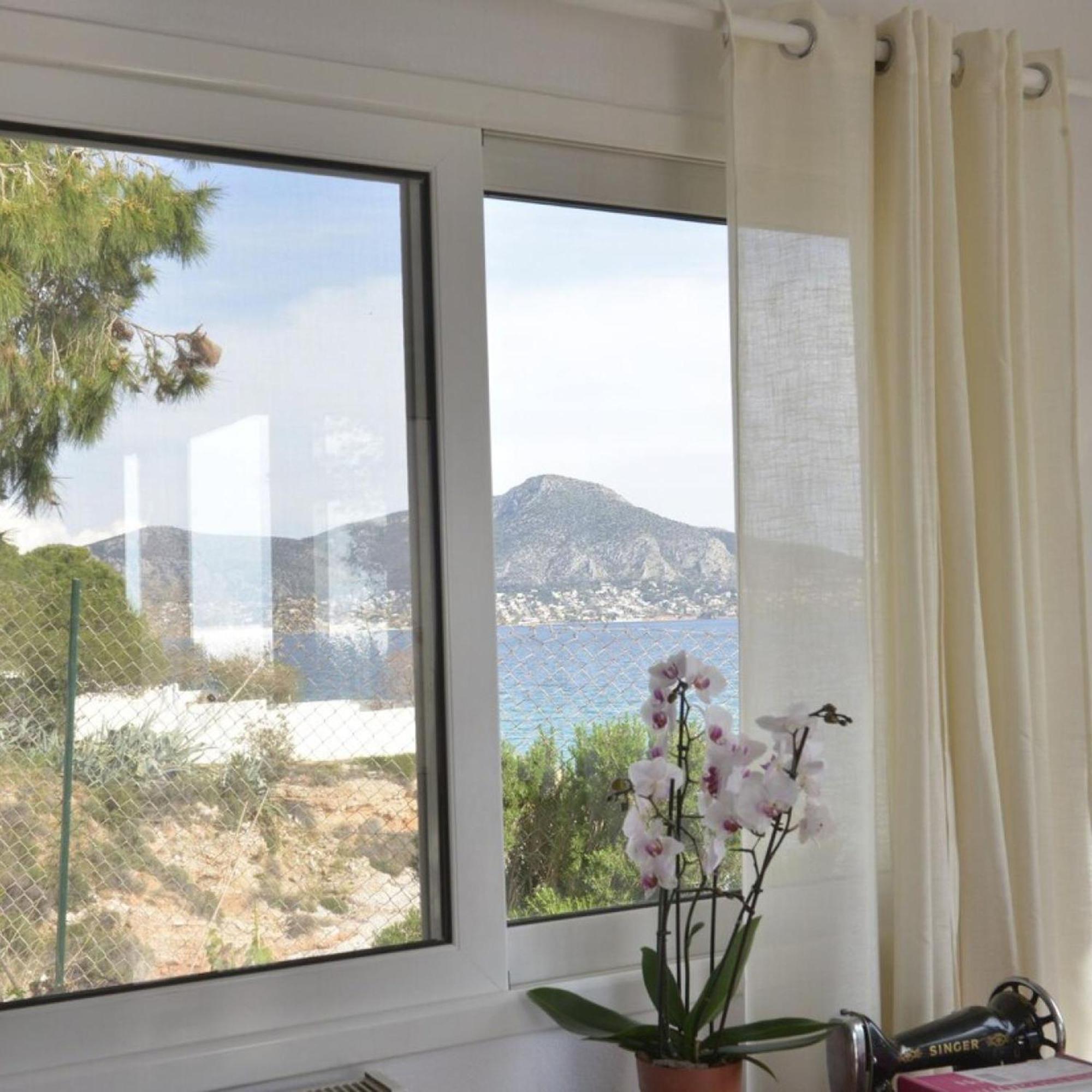 Salamis Beachfront House ภายนอก รูปภาพ