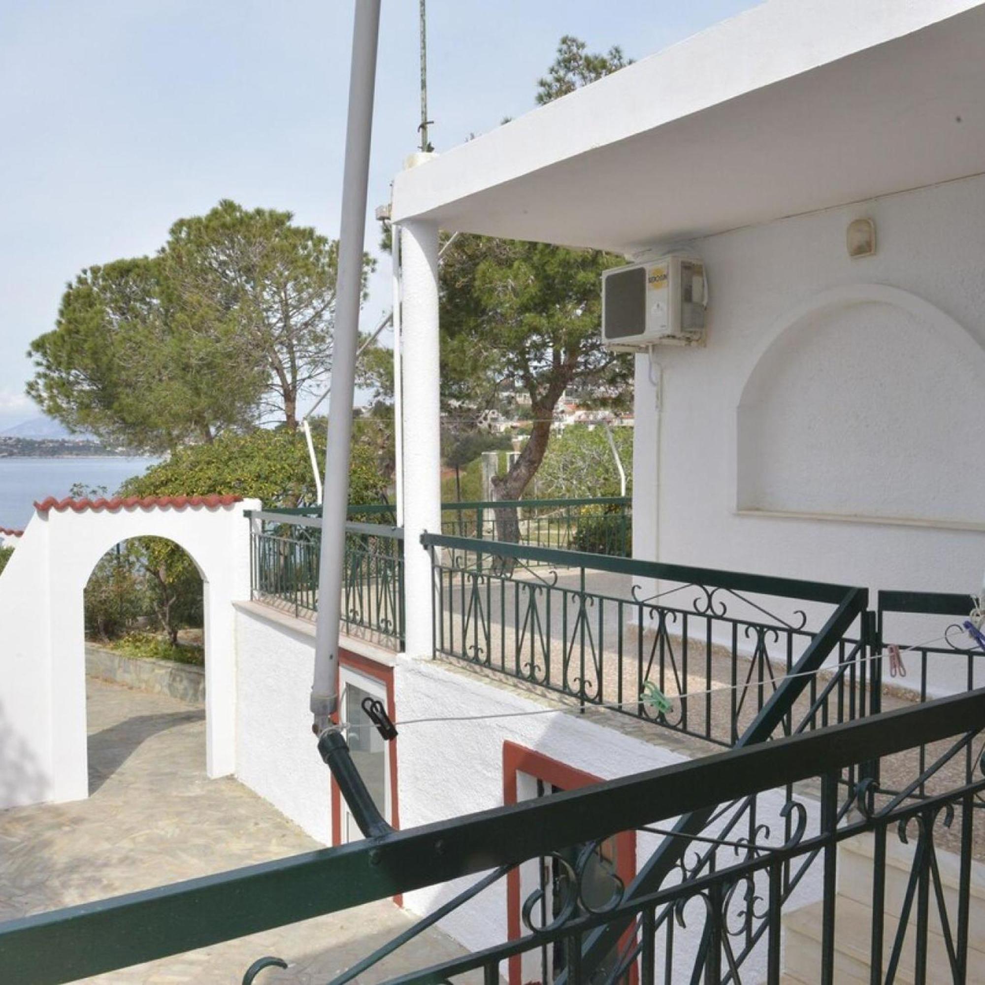 Salamis Beachfront House ภายนอก รูปภาพ