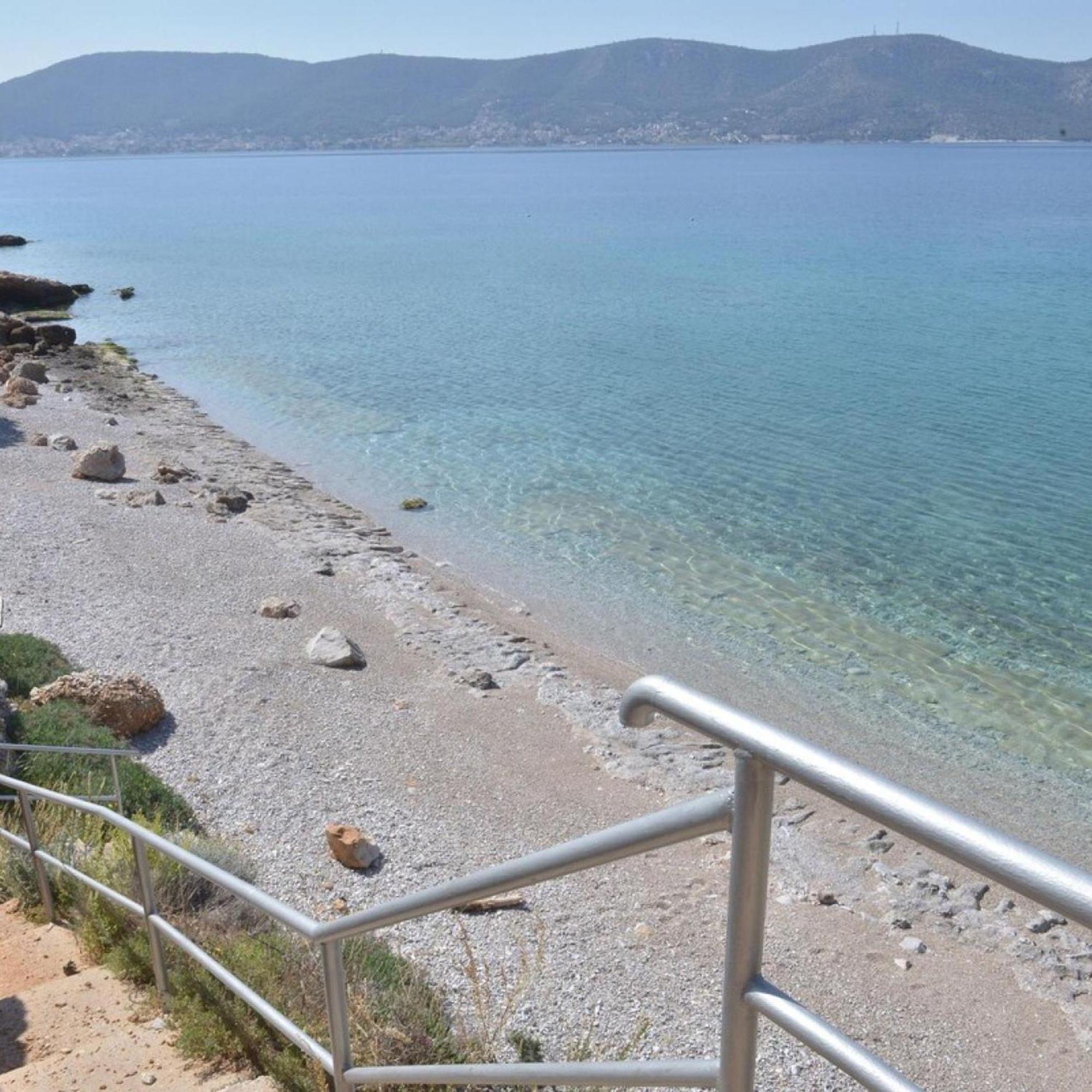 Salamis Beachfront House ภายนอก รูปภาพ